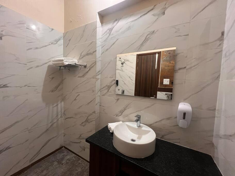 5Bhk Home Away From Home At Ranjit Avenue أمريتسار المظهر الخارجي الصورة