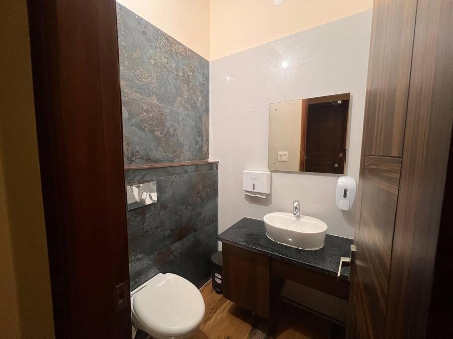 5Bhk Home Away From Home At Ranjit Avenue أمريتسار المظهر الخارجي الصورة