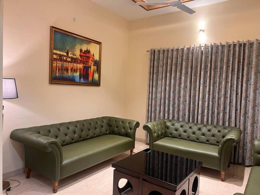 5Bhk Home Away From Home At Ranjit Avenue أمريتسار المظهر الخارجي الصورة