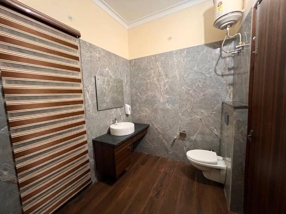 5Bhk Home Away From Home At Ranjit Avenue أمريتسار المظهر الخارجي الصورة