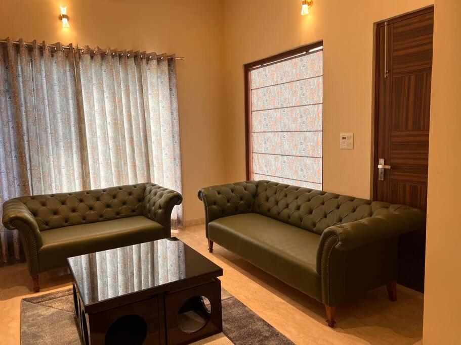 5Bhk Home Away From Home At Ranjit Avenue أمريتسار المظهر الخارجي الصورة