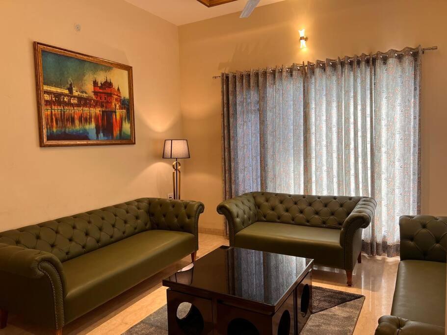 5Bhk Home Away From Home At Ranjit Avenue أمريتسار المظهر الخارجي الصورة