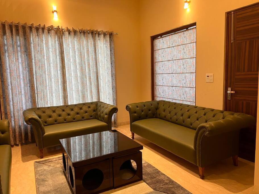 5Bhk Home Away From Home At Ranjit Avenue أمريتسار المظهر الخارجي الصورة