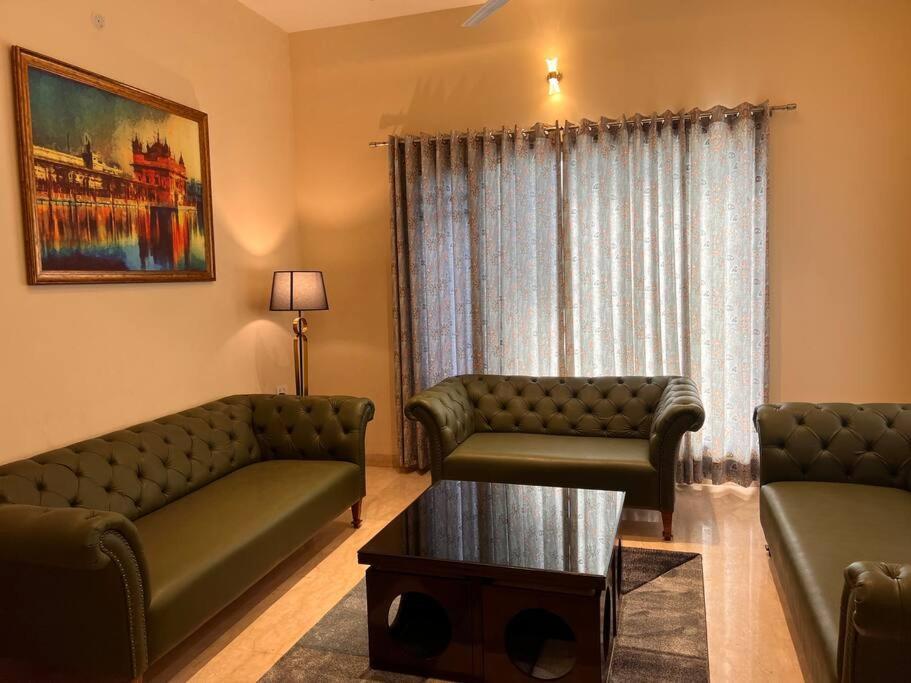 5Bhk Home Away From Home At Ranjit Avenue أمريتسار المظهر الخارجي الصورة