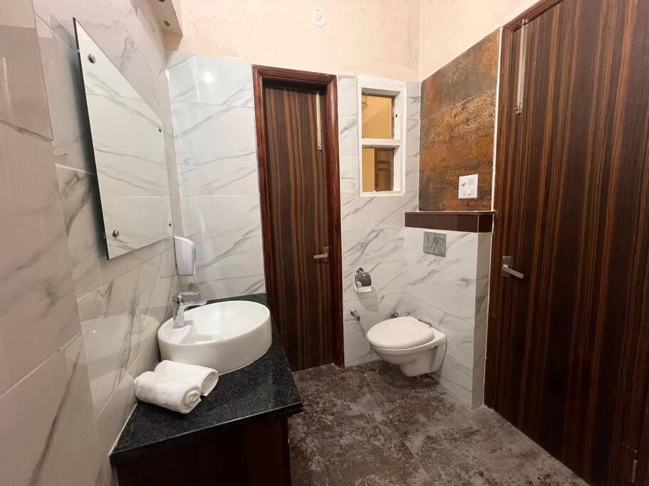 5Bhk Home Away From Home At Ranjit Avenue أمريتسار المظهر الخارجي الصورة