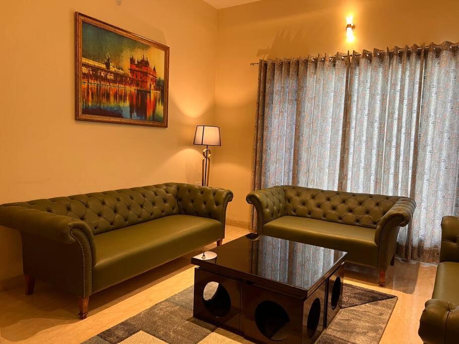 5Bhk Home Away From Home At Ranjit Avenue أمريتسار المظهر الخارجي الصورة