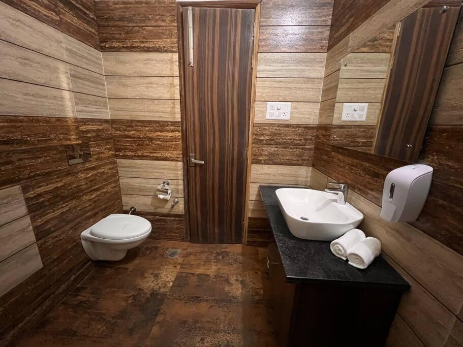 5Bhk Home Away From Home At Ranjit Avenue أمريتسار المظهر الخارجي الصورة